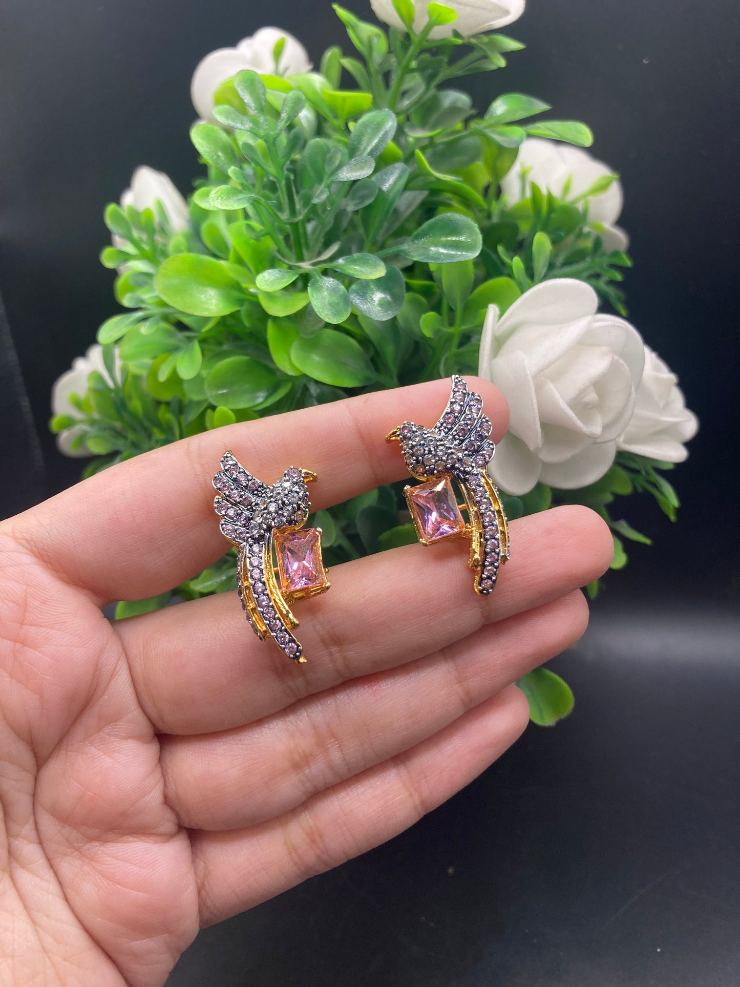 Bird studs