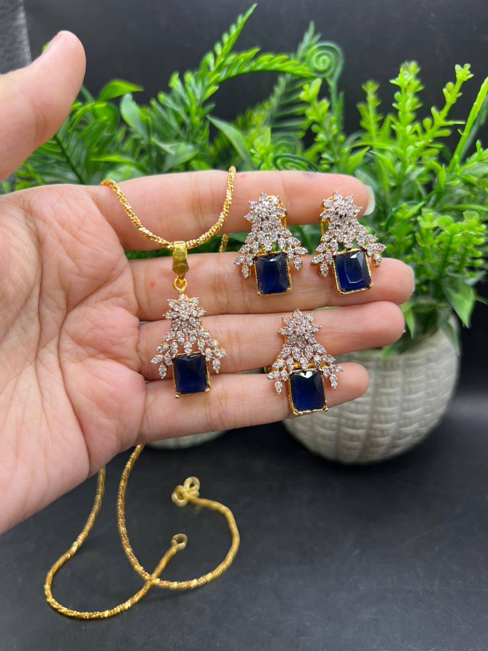 Zircon square set