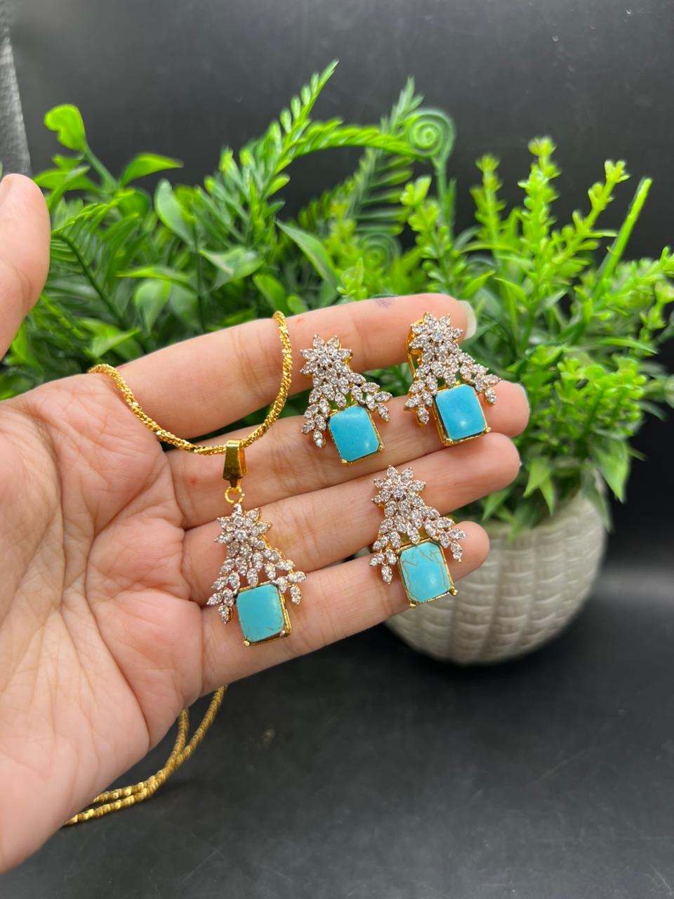 Zircon square set