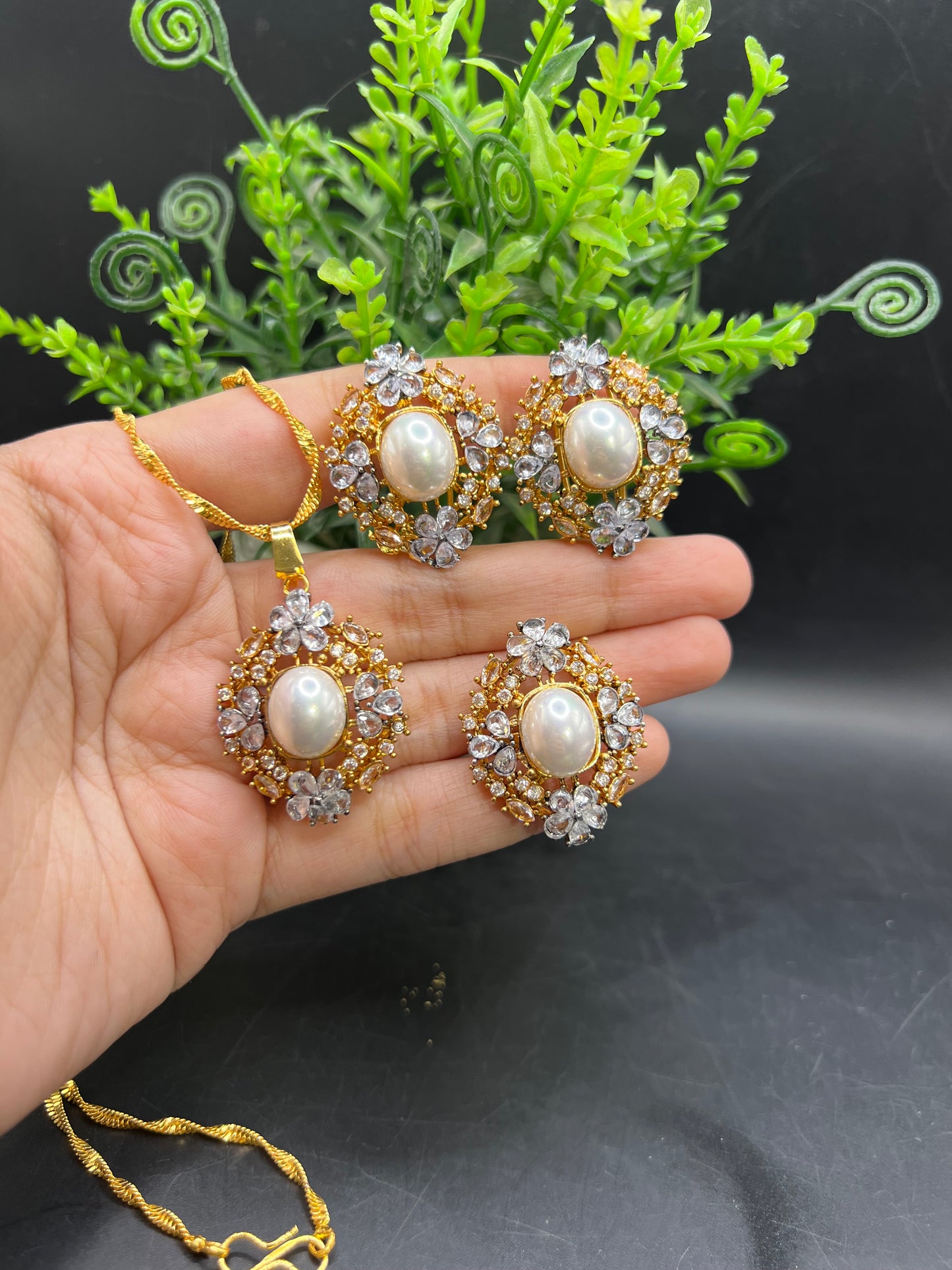 Luxury stone set