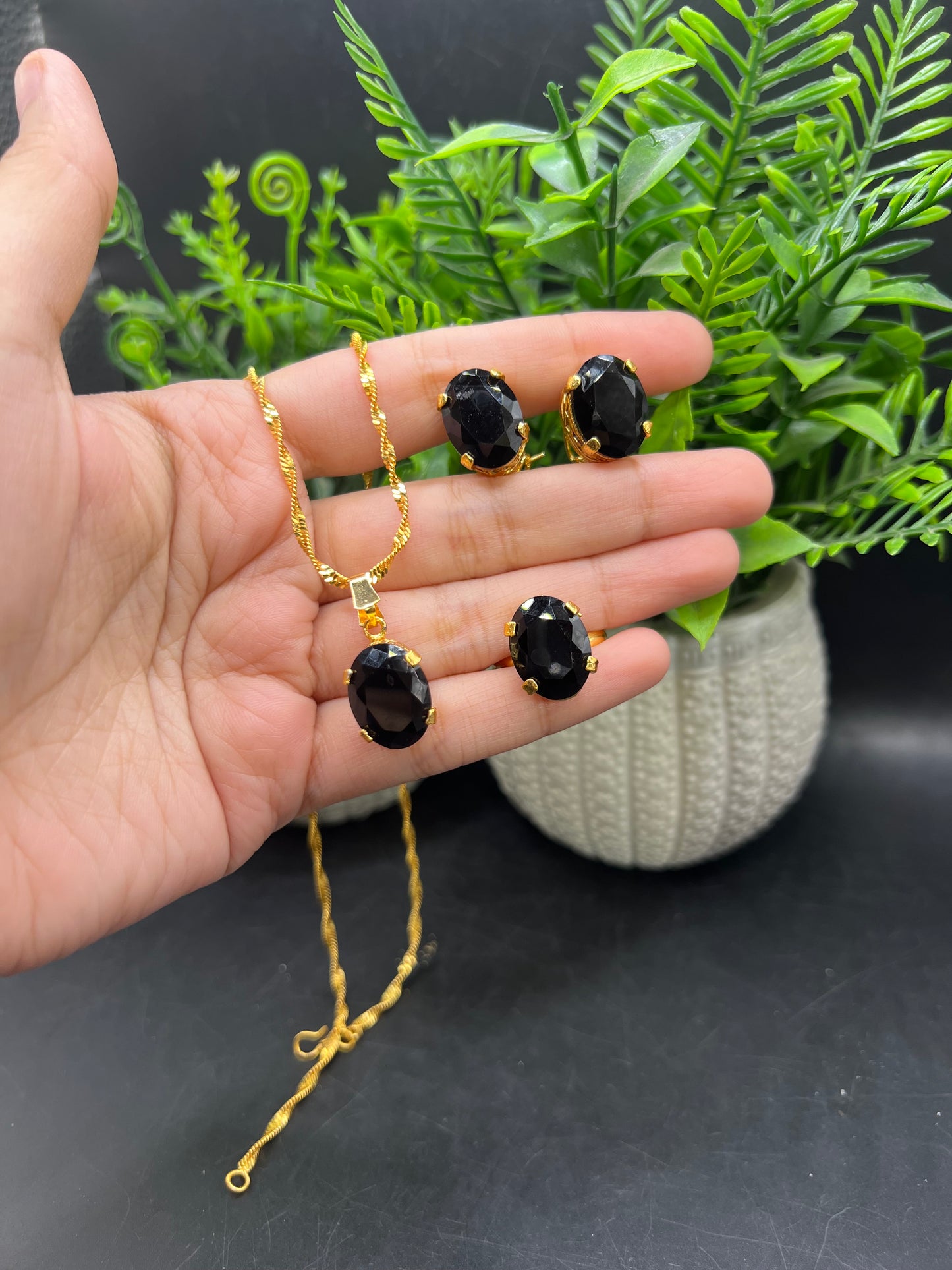 Single stone set