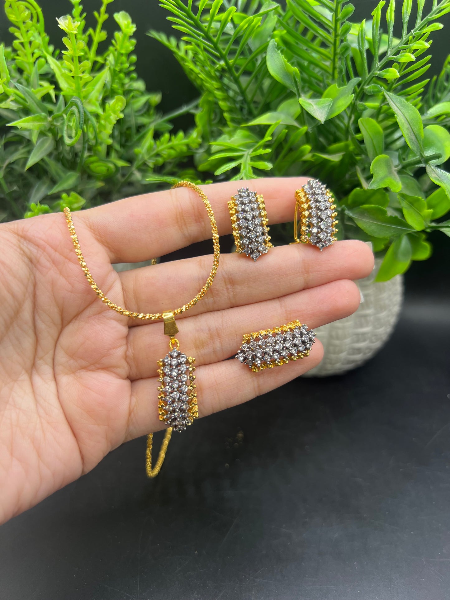 Gold polished Diamond cut set