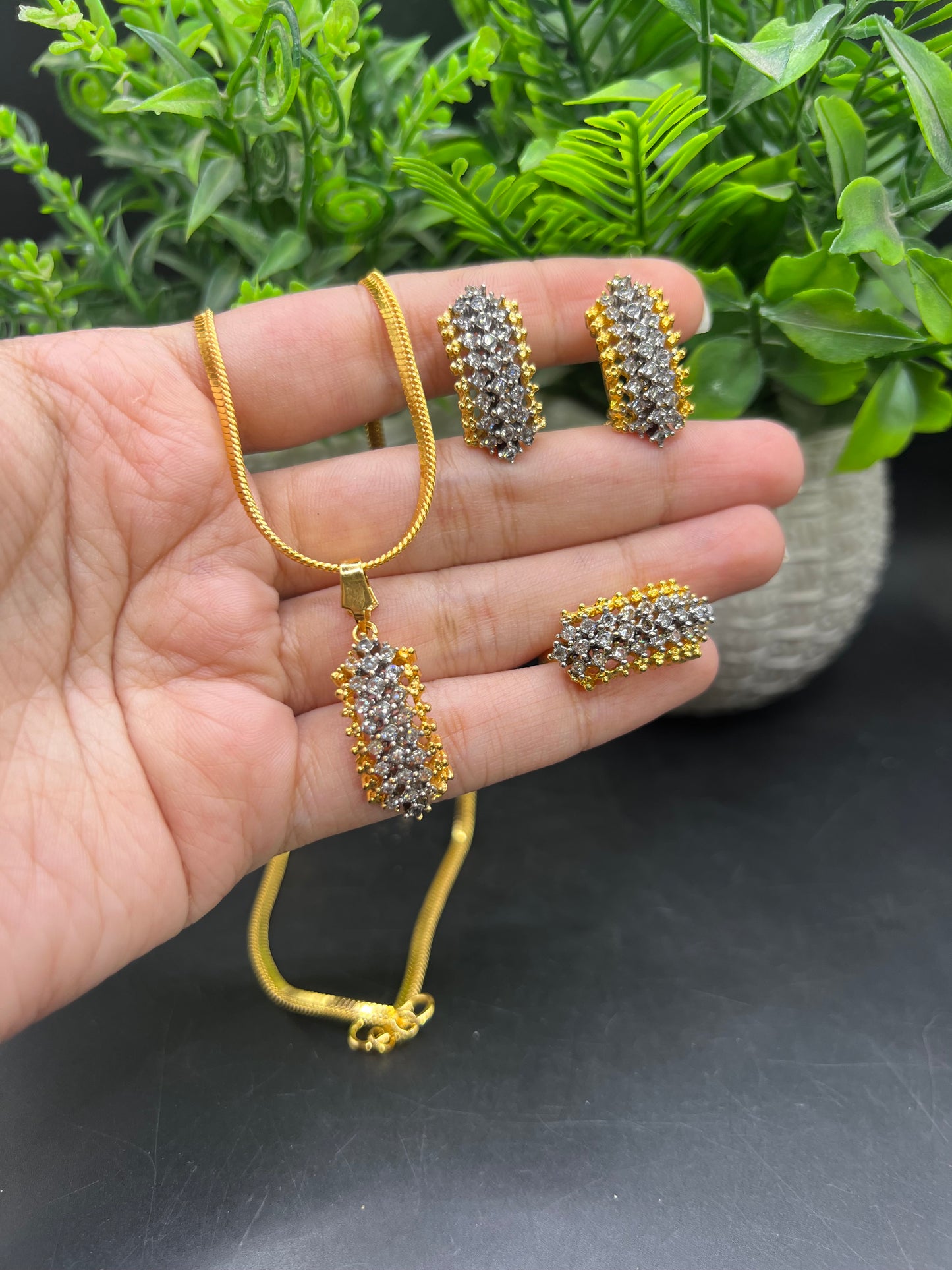 Gold polished Diamond cut set