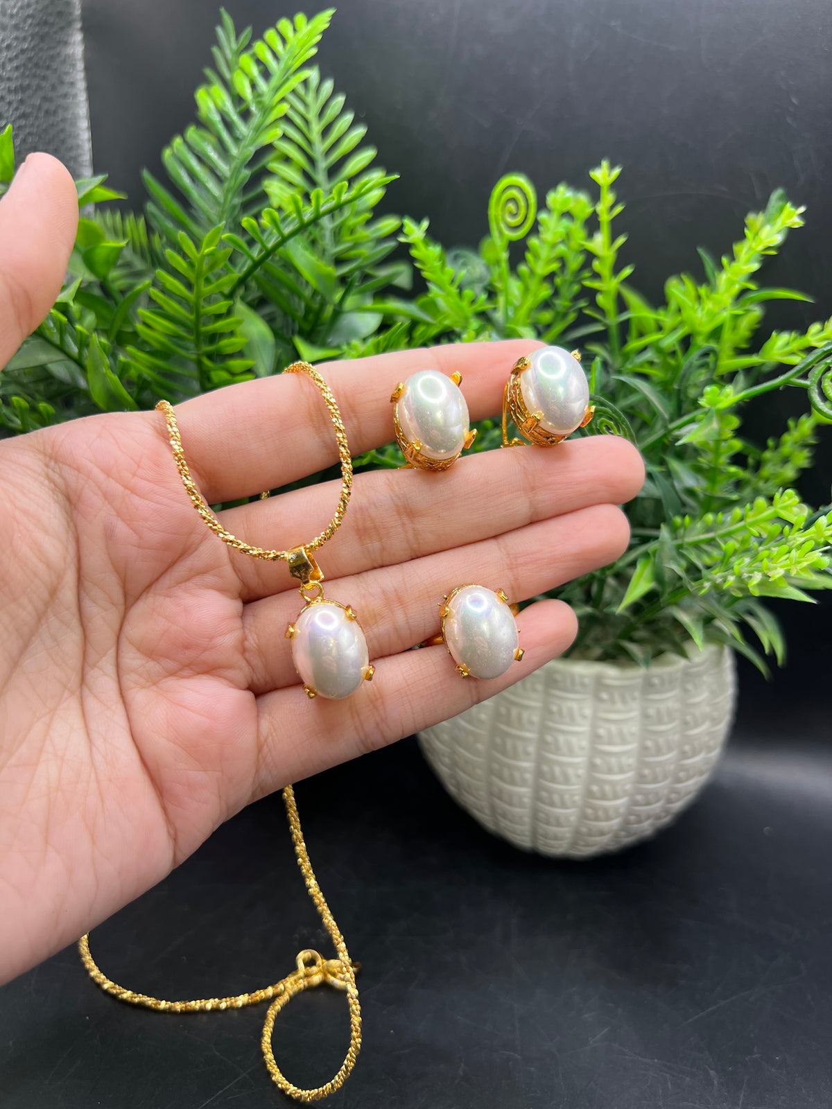 Single stone set
