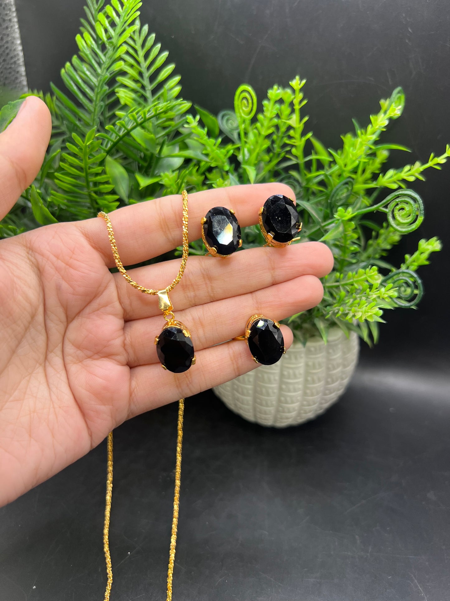 Single stone set